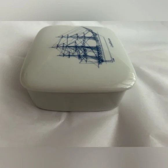 New Constitution Box White with Blue Constitution Ship Piccadilly West London